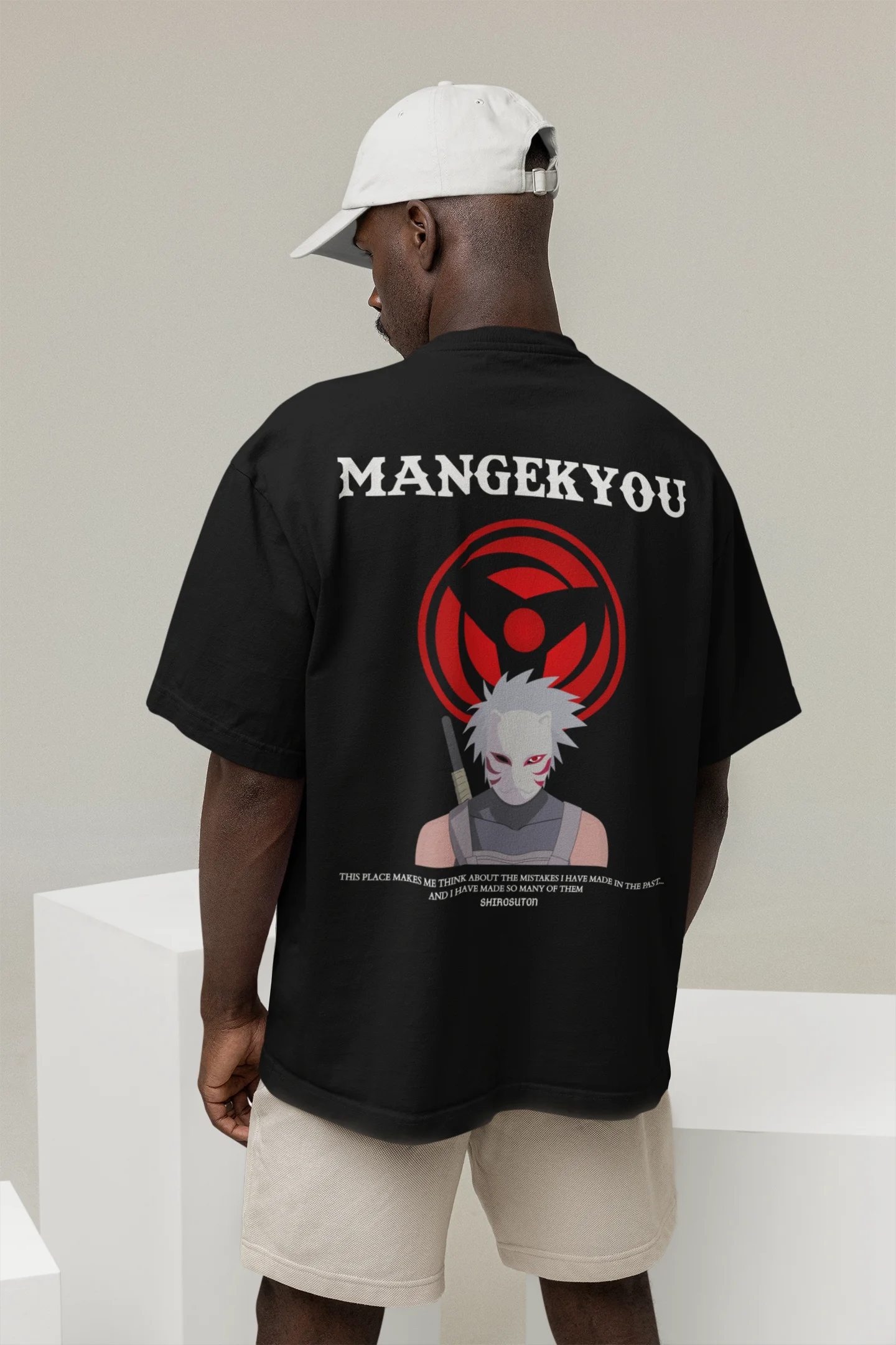 Naruto Itachi T-Shirt im Oversized-Stil – Hochwertiges Anime Merchandise für Streetwear Fans und Naruto Liebhaber.